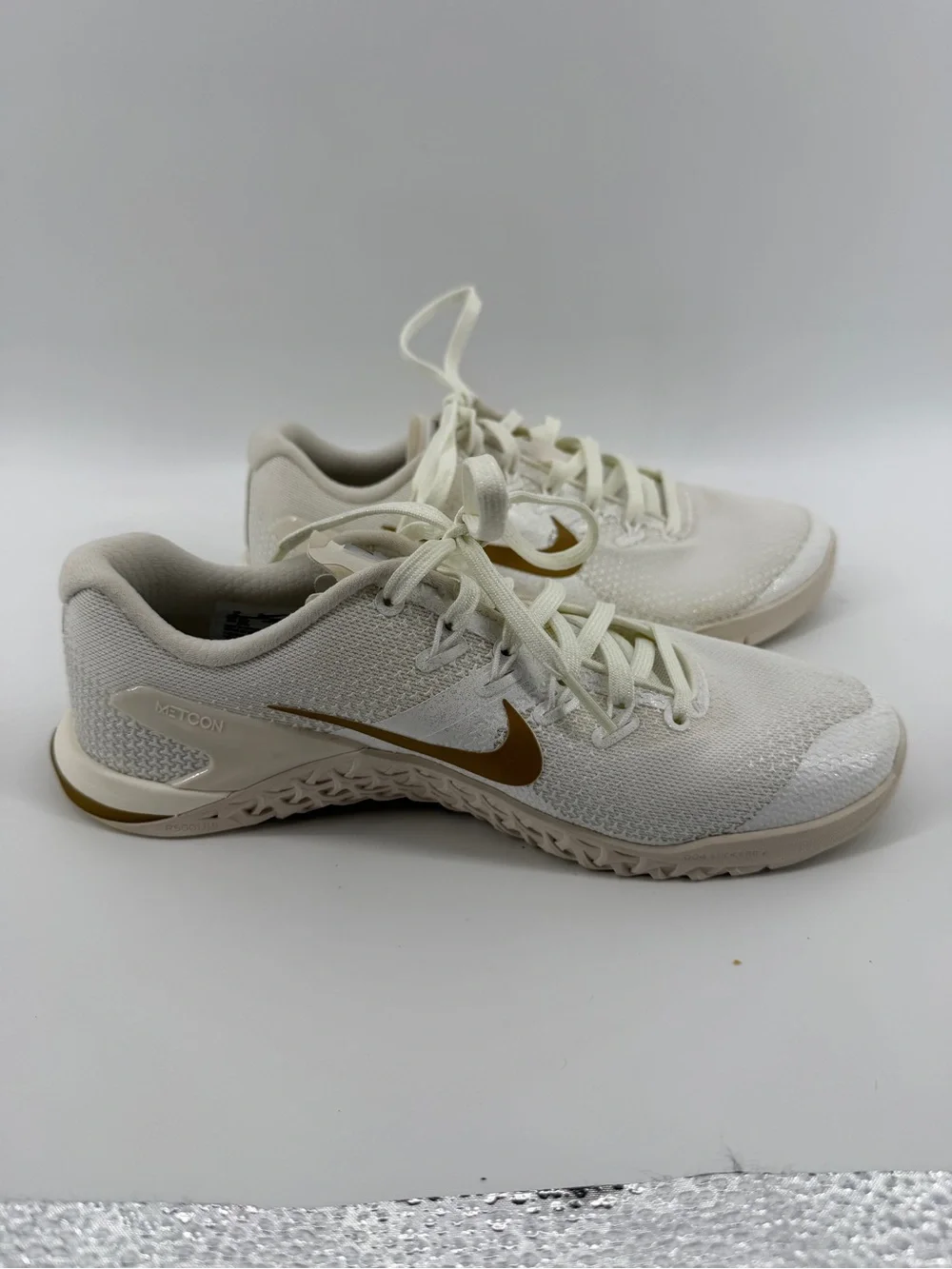Nike Women’s Gymcore Athleisure Sporty Cream/Gold Athletic Training Shoes Sz8